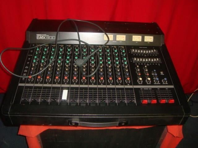 Gebruikt / Vintage: Yamaha EMX 300 12 kanaals power mixer, Muziek en Instrumenten, Mengpanelen, Ophalen, YAMAHA, MTE, Gebruikt