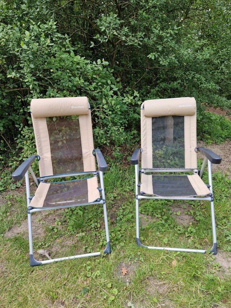 Twee verstelbare kampeerstoelen Quechua beige, Ophalen, Gebruikt, Campingstoel