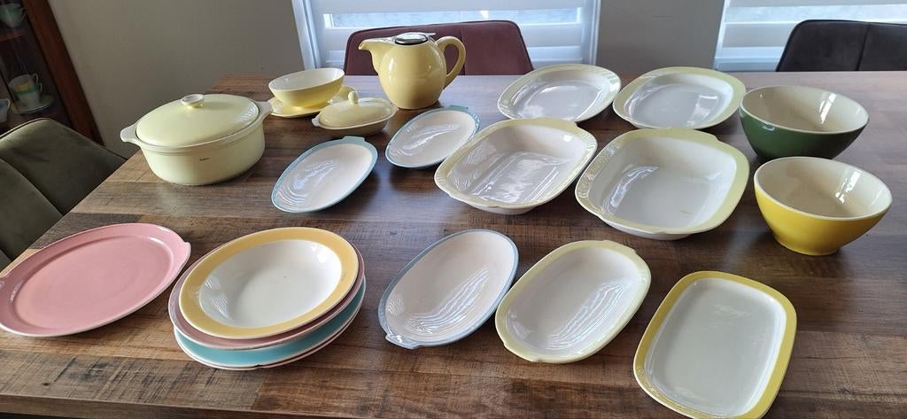 Groot deel servies jaren 50 of 60, alles in 1 koop, Antiek en Kunst, Antiek | Keramiek en Aardewerk, Ophalen