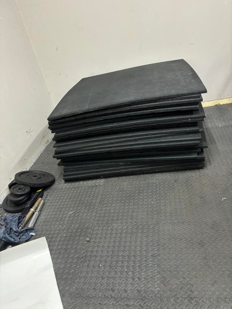 Zeer nette rubberen tegels / matten 100x100x2cm 26m2, Tuin en Terras, Tegels en Klinkers, Ophalen, Overige typen, Rubber, Zo goed als nieuw