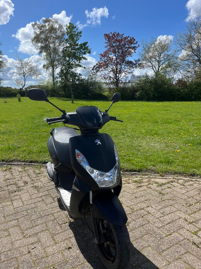 Peugeot Kisbee Black Edition, Ophalen, Overige modellen, Maximaal 45 km/u, Zo goed als nieuw