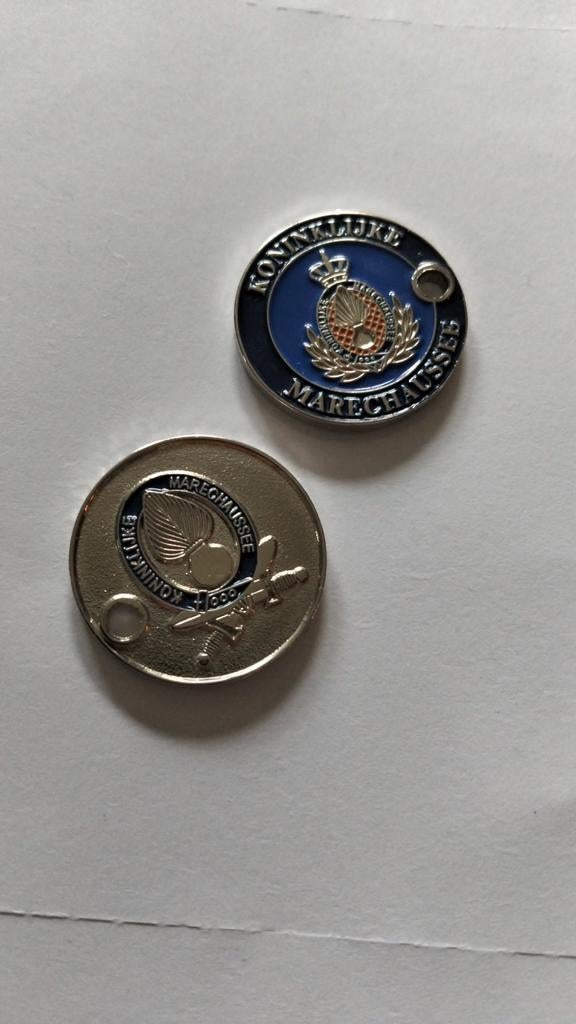 Koninklijke Marechaussee - twee voor 3,00, Ophalen of Verzenden, Marechaussee, Nederland, Embleem of Badge