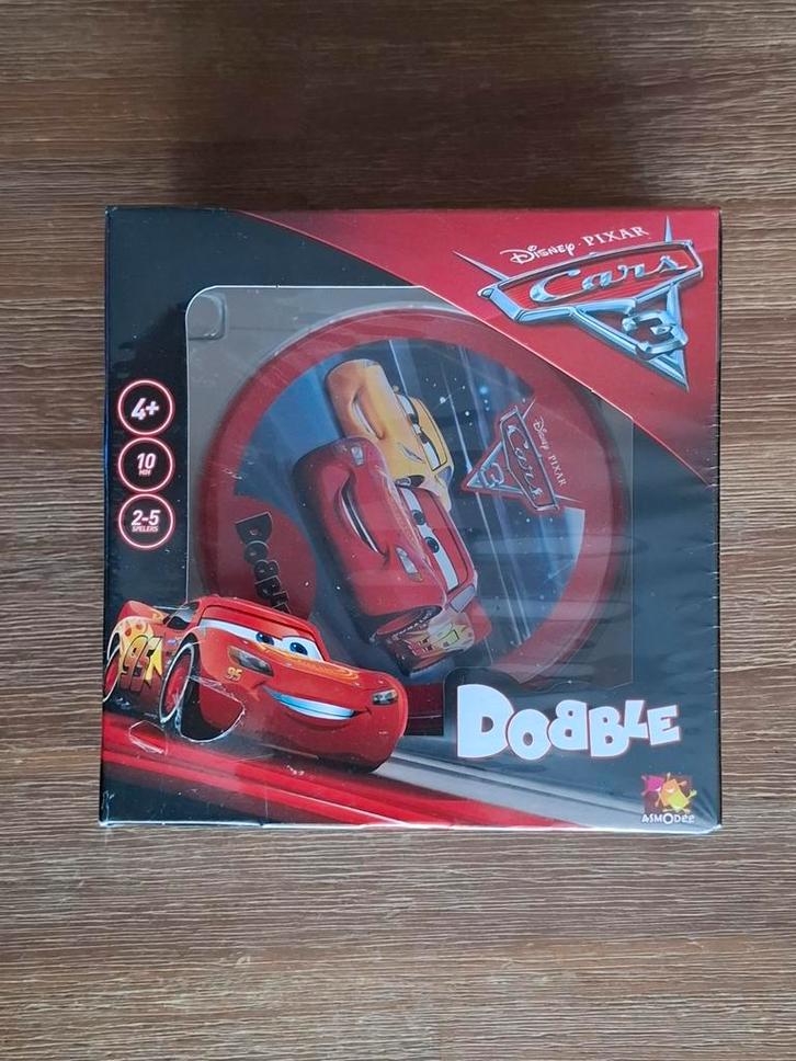Dobble Cars 3 editie - nieuw in plastic - Asmodee, Hobby en Vrije tijd, Gezelschapsspellen | Kaartspellen, Nieuw, Een of twee spelers