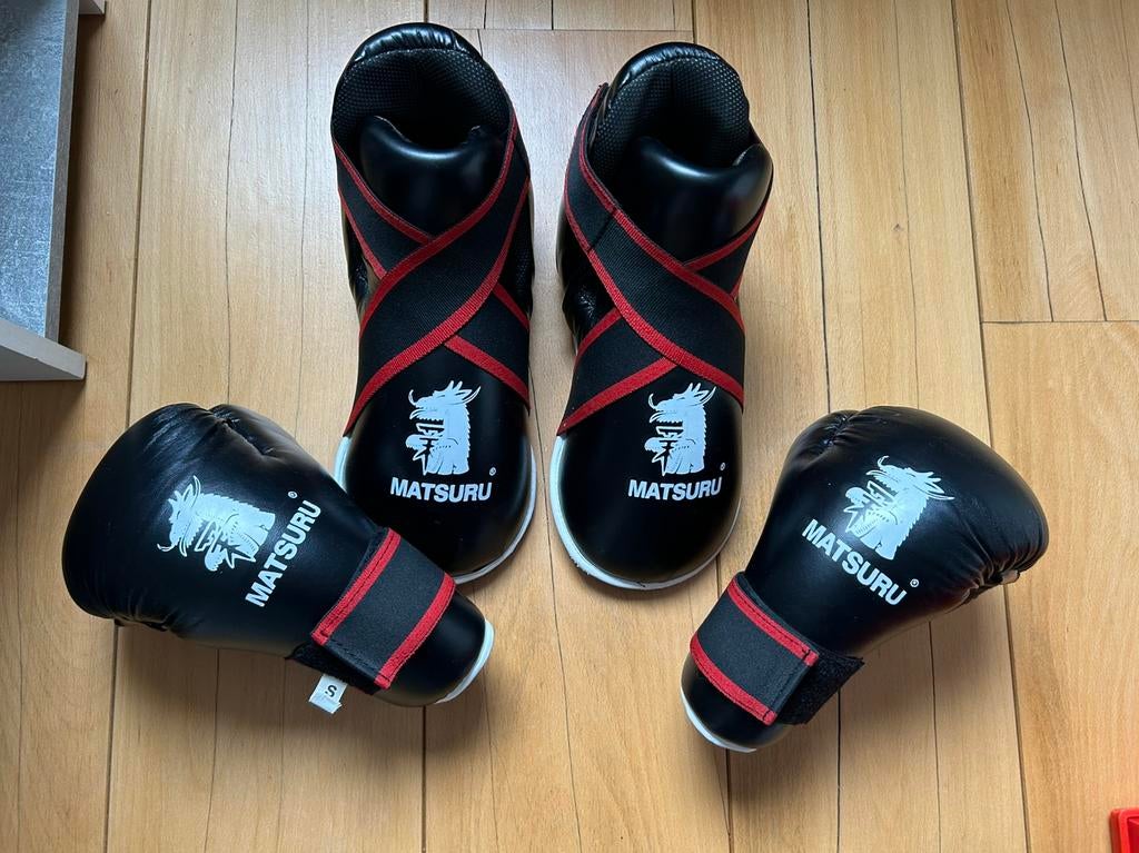 Matsuru hand en voet bescherming voor taekwondo mt.S en M, Ophalen of Verzenden, Zo goed als nieuw, Taekwondo, Vechtsportbescherming