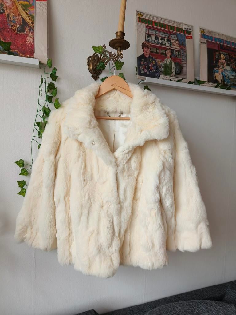 Witte konijnenbont jas in nieuwstaat, Kleding | Dames, Jassen | Winter, Ophalen of Verzenden, Zo goed als nieuw, Wit