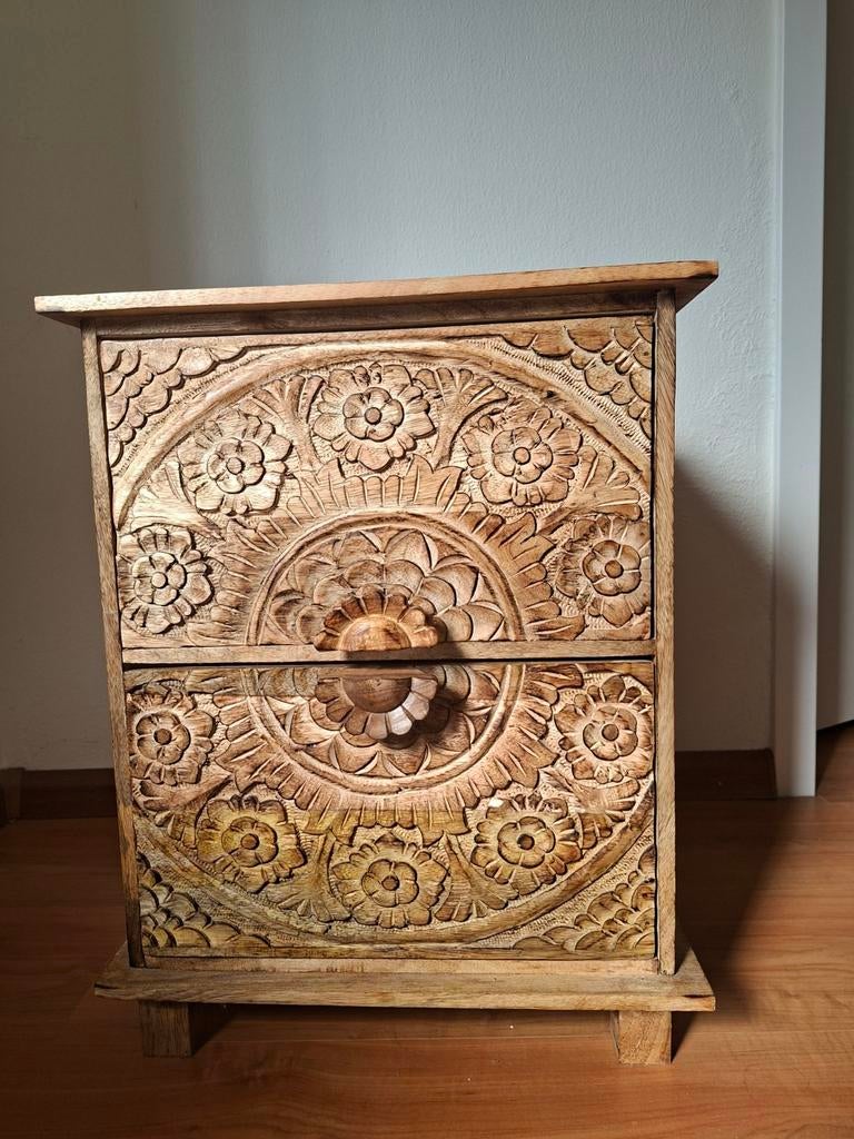 Mooi Mango Houten Nachtkastje/Bijzettafel met Snijwerk, Huis en Inrichting, Kasten | Ladekasten, Ophalen