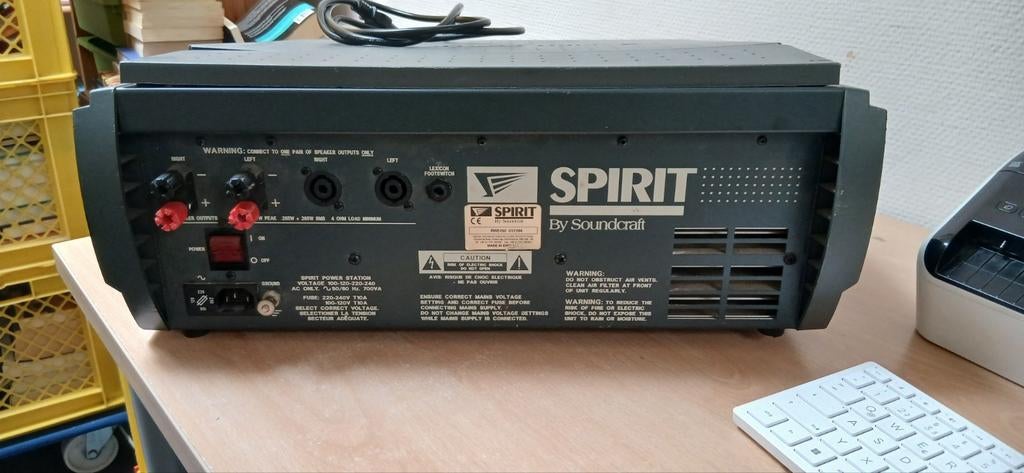 Soundcraft Spirit Powerstation 600 Powered Mixer, Muziek en Instrumenten, Mengpanelen, Ophalen, 10 tot 20 kanalen
