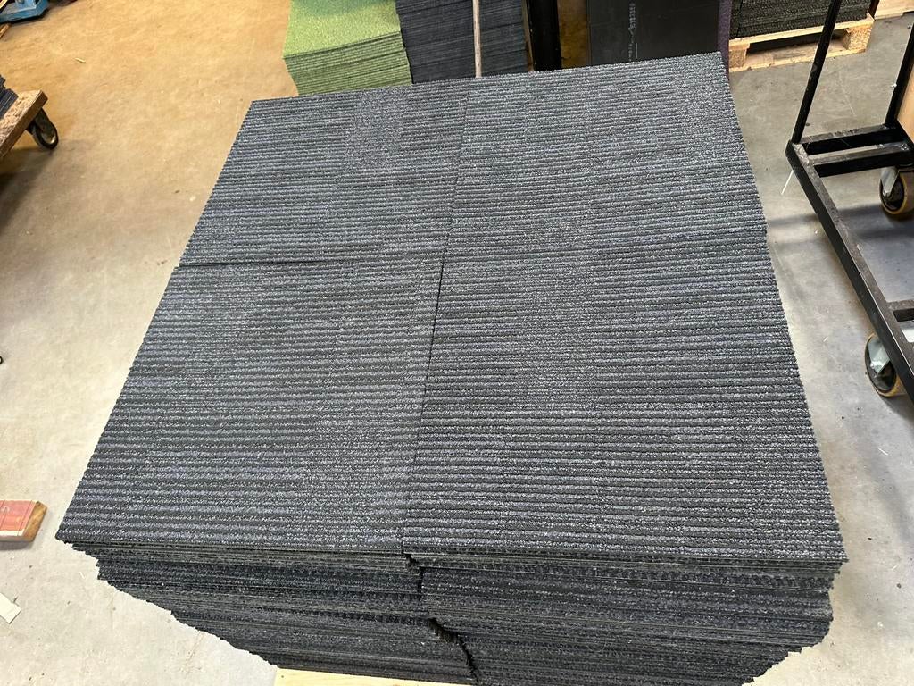 Tapijttegels 50x50cm 8000 stuks, Huis en Inrichting, Ophalen, Gebruikt, Q, 75 m² of meer
