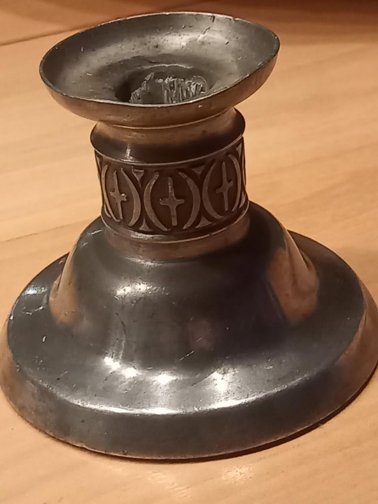 MOOI GAVE ANTIEKE TINNEN KERK ALTAAR KANDELAAR IN PRACHT STA, Antiek en Kunst, Ophalen of Verzenden, Koper of Brons