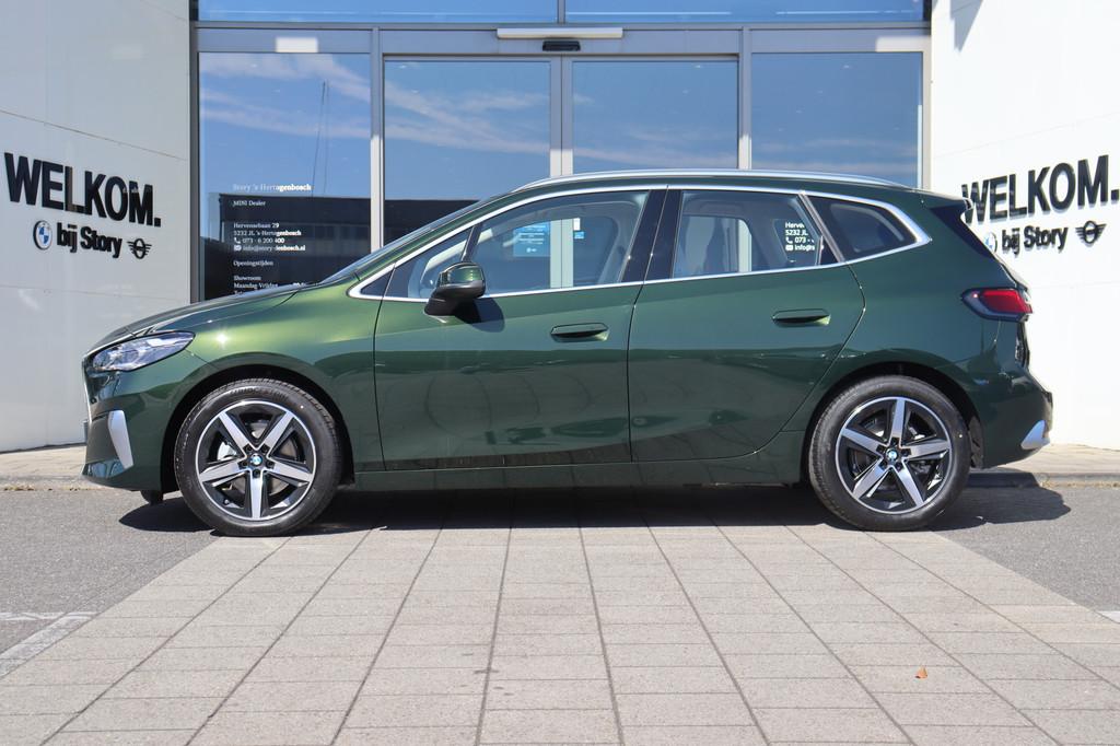 BMW 2 Serie Active Tourer 218i Luxury Line Automaat / Trekha, Auto's, BMW, 136 pk, 1445 kg, Nieuw, 3 cilinders
