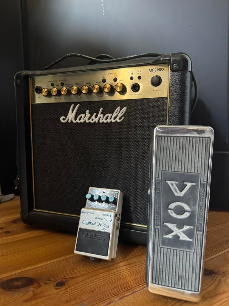 Marshall MG15FX met BOSS DD-3 en VOX WAH pedaal, Ophalen, Zo goed als nieuw, Gitaar, Minder dan 50 watt