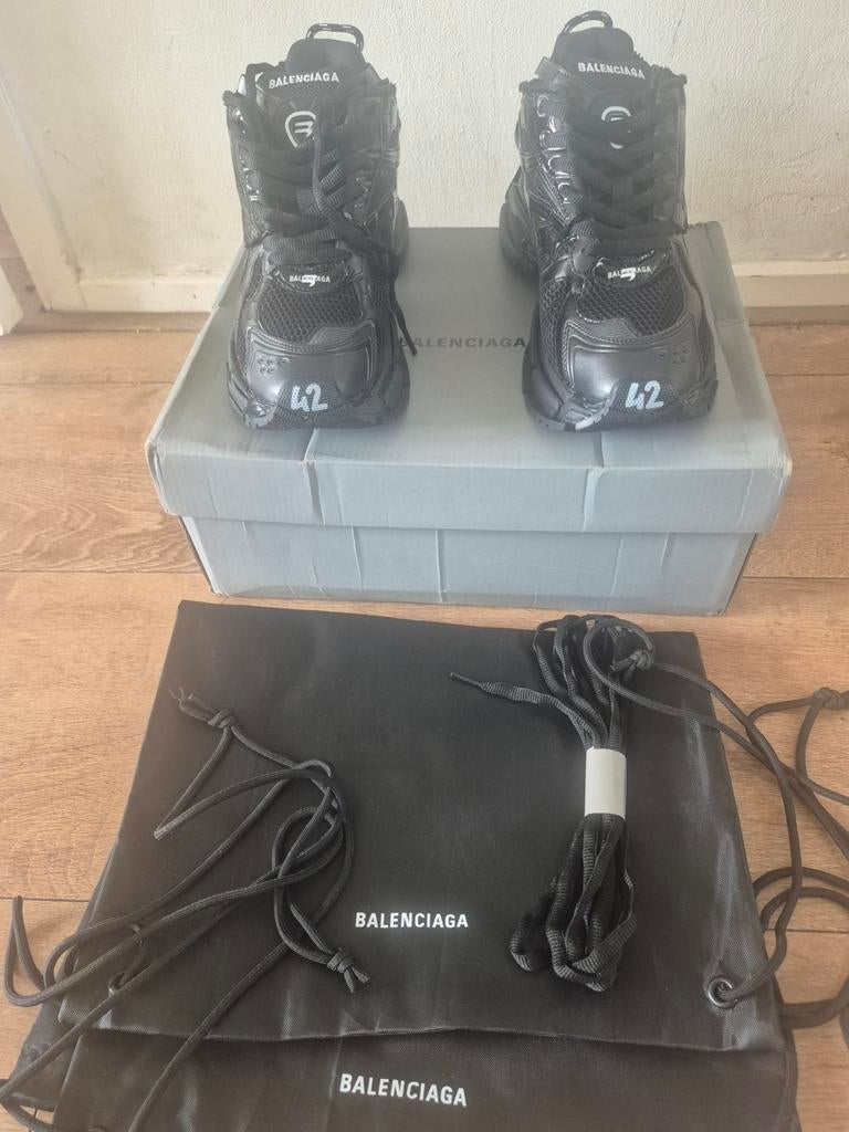 Te koop nieuwe runner sneakers BALENCIAGA maat 42, Ophalen of Verzenden, Nieuw, Overige kleuren