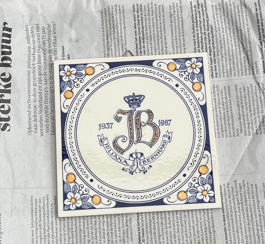 Delftsblauwe jubileumtegel Juliana & Bernhard, Antiek en Kunst, Ophalen of Verzenden
