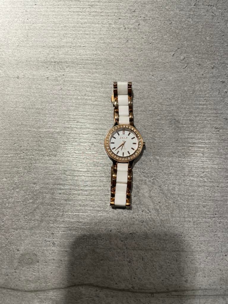 DKNY horloge rosékleurig met wit, Sieraden, Tassen en Uiterlijk, Horloges | Dames, Ophalen, Gebruikt, DKNY, Polshorloge