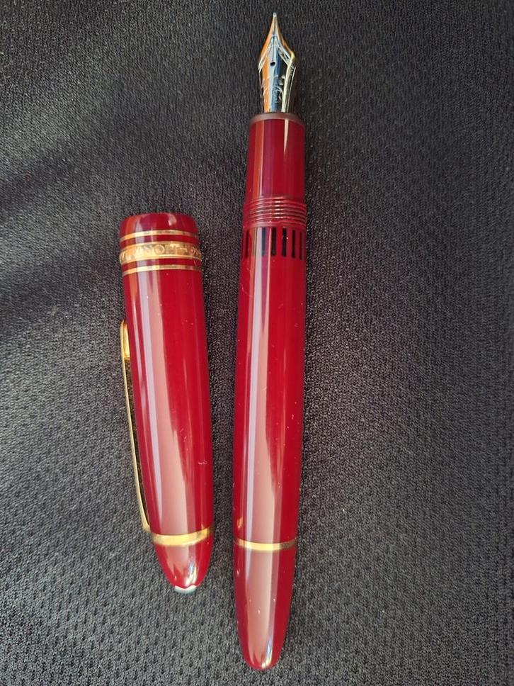 Montblanc vintage meisterstück donkerrood, Verzamelen, Pennenverzamelingen, Gebruikt, Vulpen, Mont Blanc, Ophalen of Verzenden