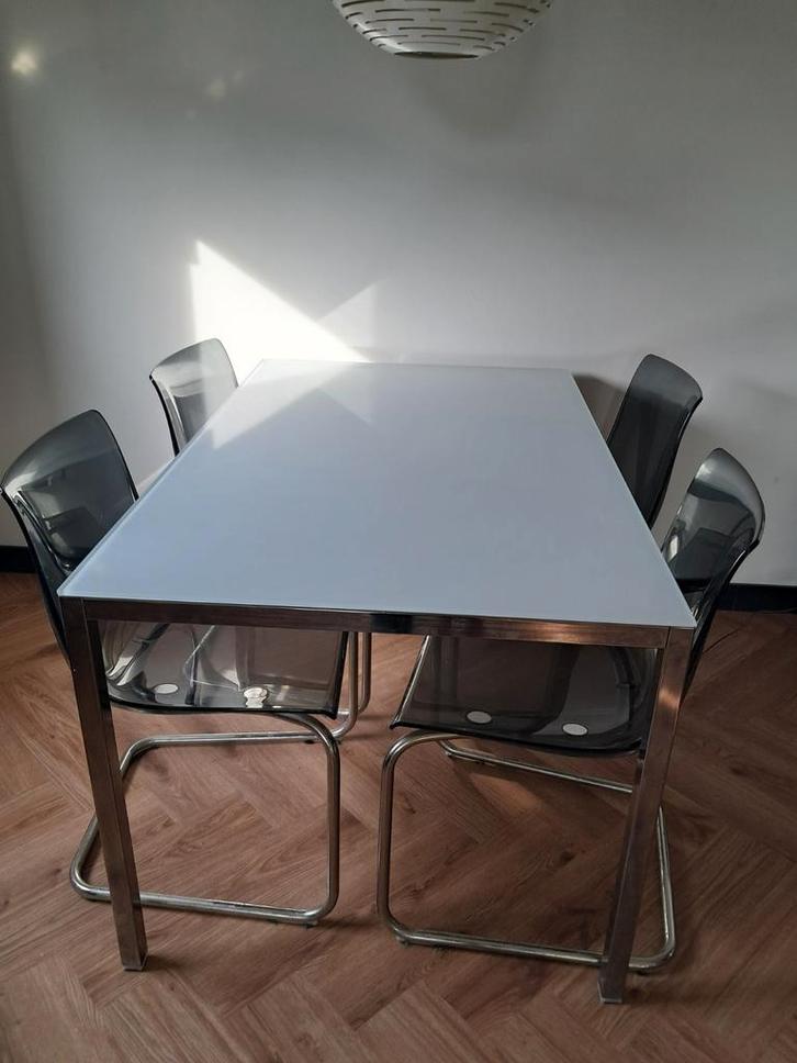 Eettafel 140 cm gratis af te halen in Amstelveen, Huis en Inrichting, Tafels | Eettafels, Gebruikt, 100 tot 150 cm, Rechthoekig