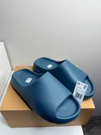 Adidas/Yeezy Slide Marine Maat 47, Blauw, Nieuw, Ophalen of Verzenden, Sneakers of Gympen