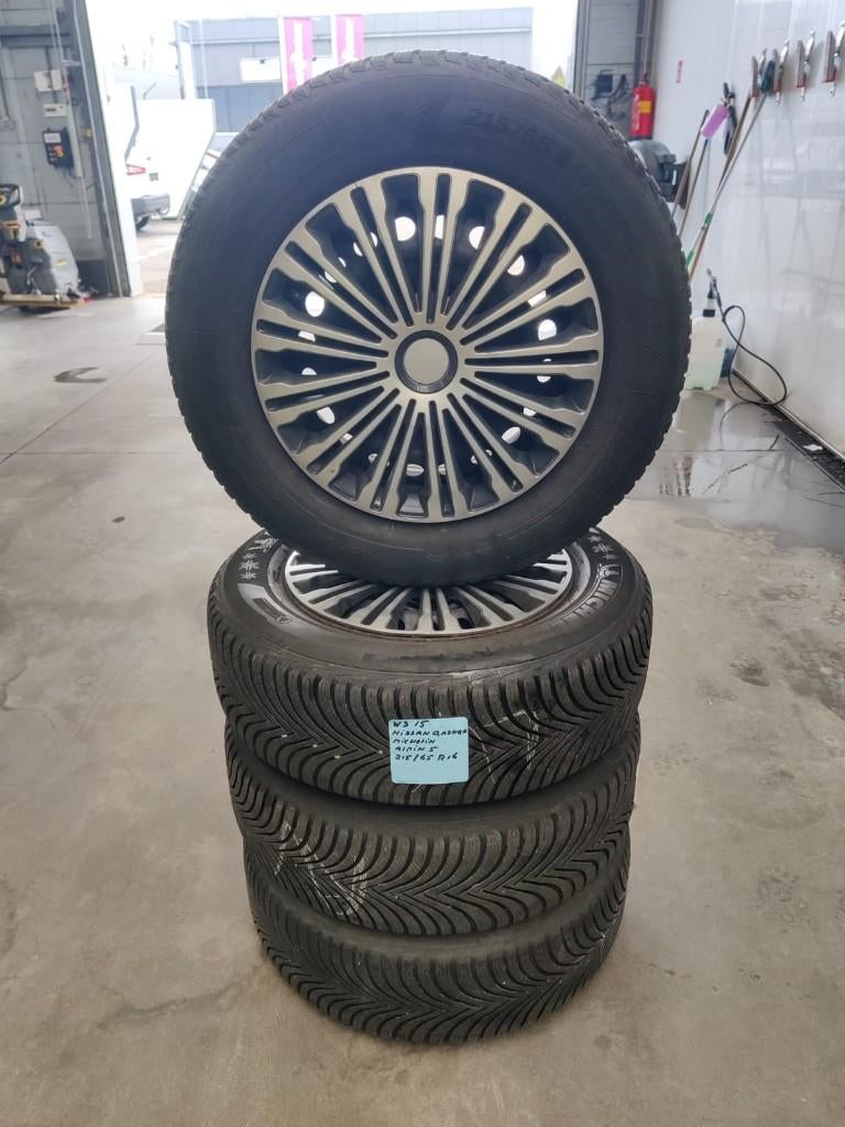 Winterset Nissan Qashqai, Auto-onderdelen, Banden en Velgen, Ophalen, 16 inch, Banden en Velgen, Winterbanden