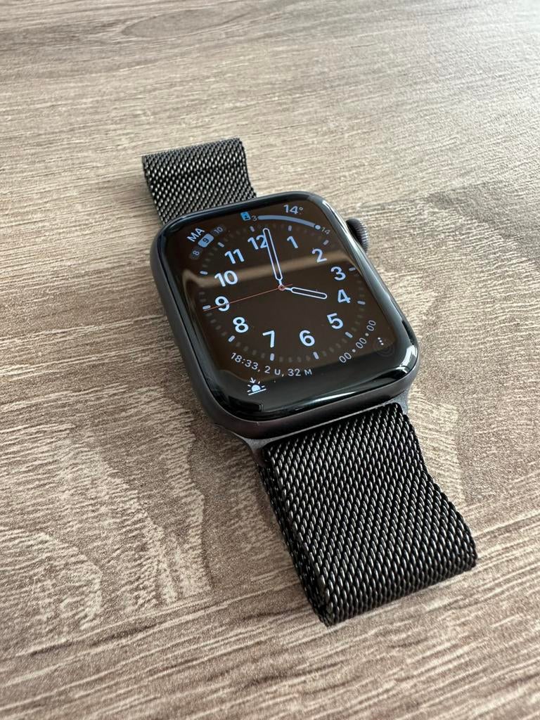 Apple Watch Series 6 (44mm) + 6 Bandjes, Verzenden, Conditie, Zwart, IOS