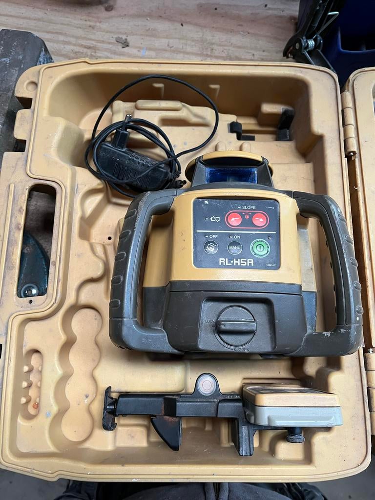 Laserwaterpas met statief en baak, Ophalen of Verzenden, Gebruikt, Afstand