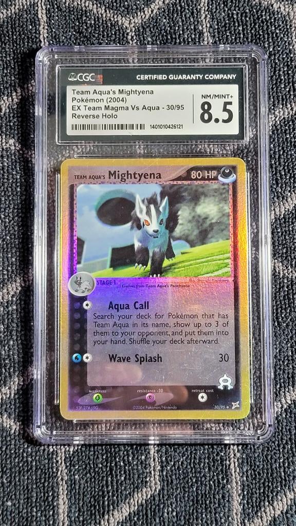 CGC 8.5 Team Aqua's Mightyena Pokémon (2004) Reverse Holo, Ophalen of Verzenden, Zo goed als nieuw, Losse kaart, Foil