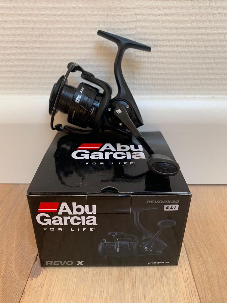Nieuwe Abu Garcia Revo 2 X 3000 & 4000 molens, 7 lagers, Abu garcia, Molen, Nieuw, Ophalen of Verzenden