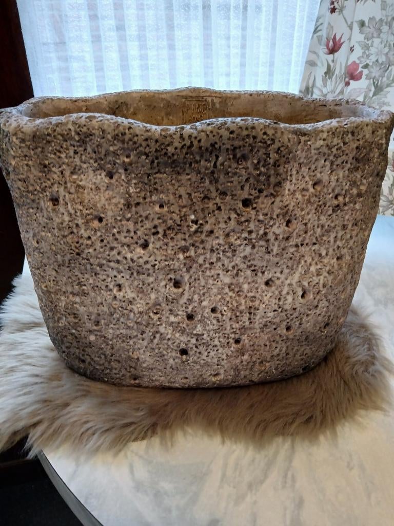Zware bloempot van de Intratuin. De hoogte is 25 cm, Ophalen, Binnen, Zo goed als nieuw, Minder dan 40 cm