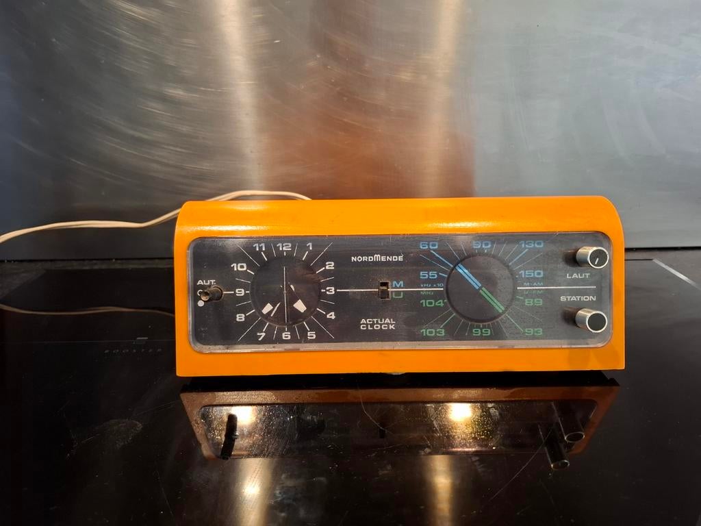 SPACE AGE VINTAGE JAREN 60 ORANJE NORDMENDE KLOKRADIO RETRO, Ophalen of Verzenden
