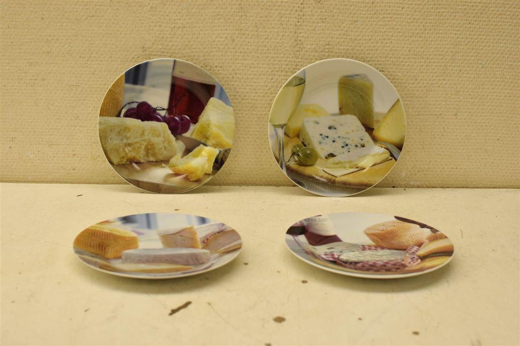 4 stuks Dora Pop porseleinen borden 46216, Gebruikt, Ophalen of Verzenden, Bord(en), Wedgwood