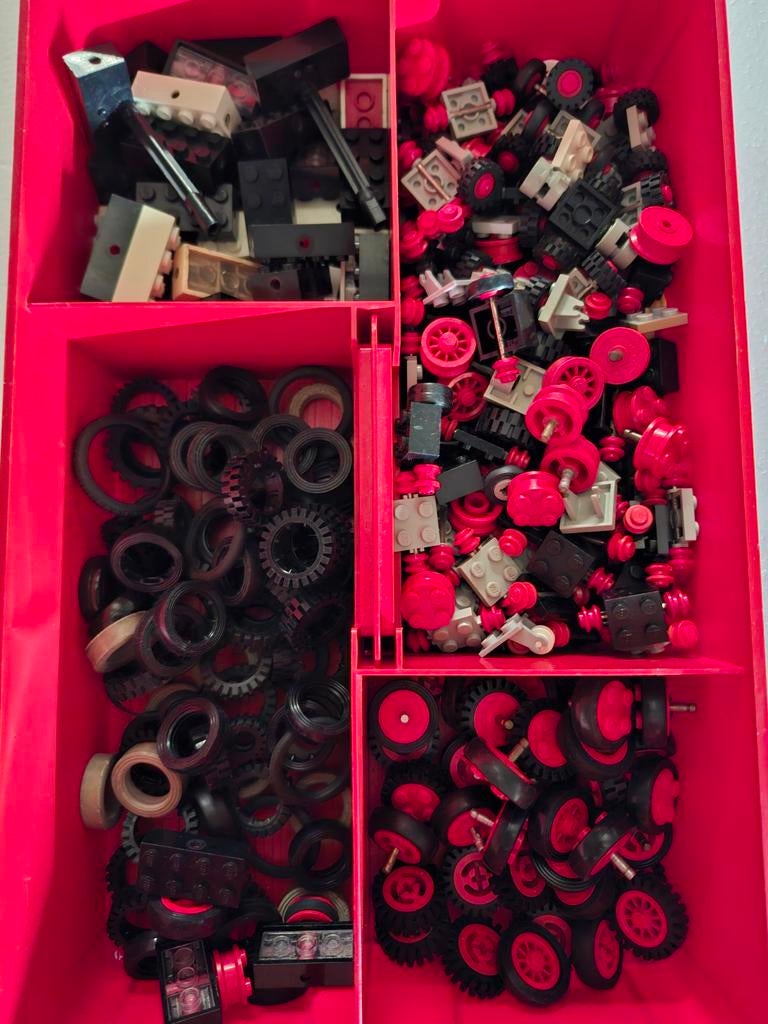 Heel veel lego wielen klein en groot en rups banden incl bak, Gebruikt, Lego, Ophalen of Verzenden, LEGOLAND