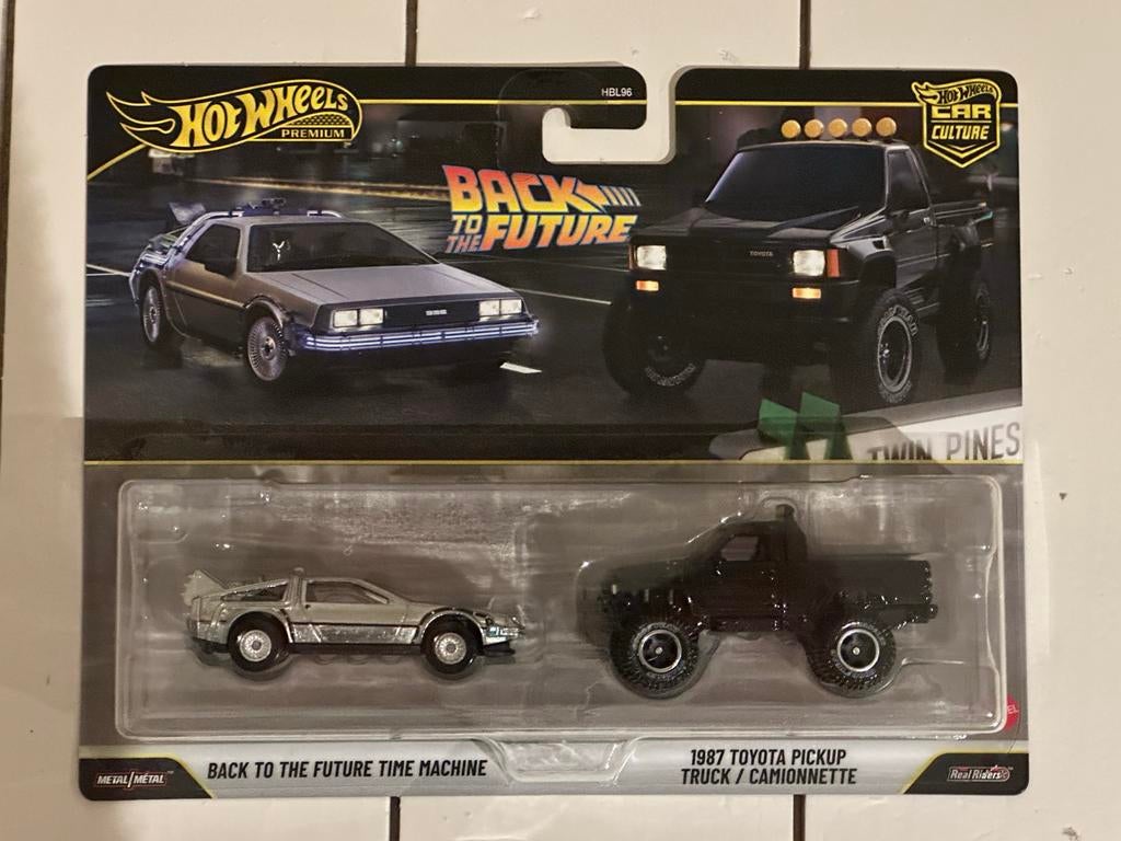 Hot Wheels Back to the Future Set - DeLorean & Toyota Truck, Ophalen of Verzenden, Nieuw, Auto