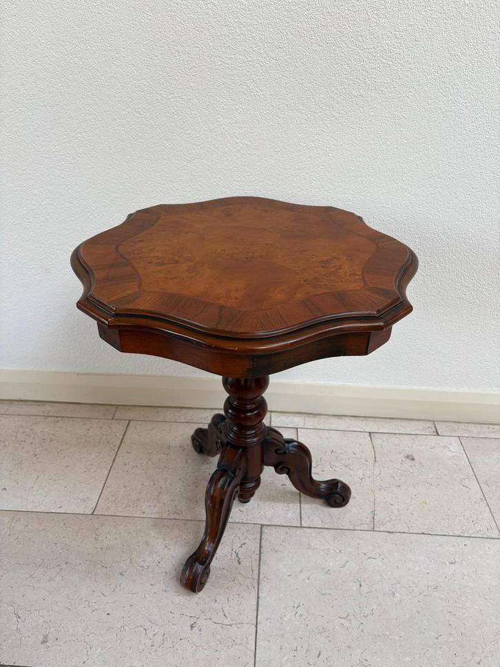 Antieke mahonie bijzettafel elegante driepoot, Antiek en Kunst, Antiek | Meubels | Tafels, Ophalen