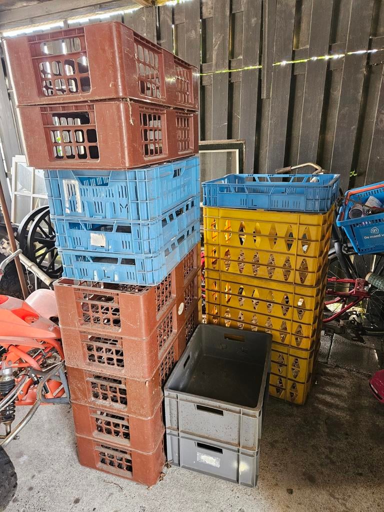 Verschillende kratten en stapelkratten, Ophalen