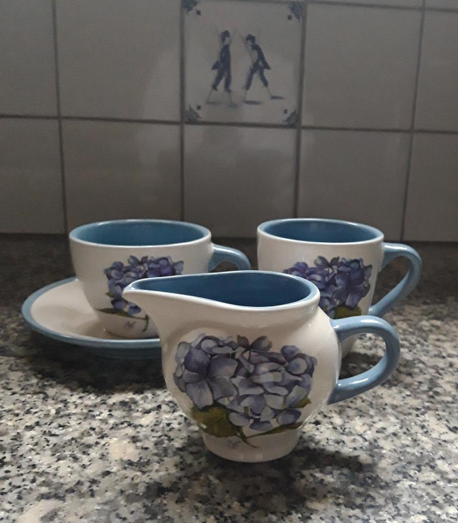 Melkkannetje, beker en kop en schotel Jet ter Steege, Ophalen, Zo goed als nieuw, Overige stijlen, Kop(pen) en/of Schotel(s)