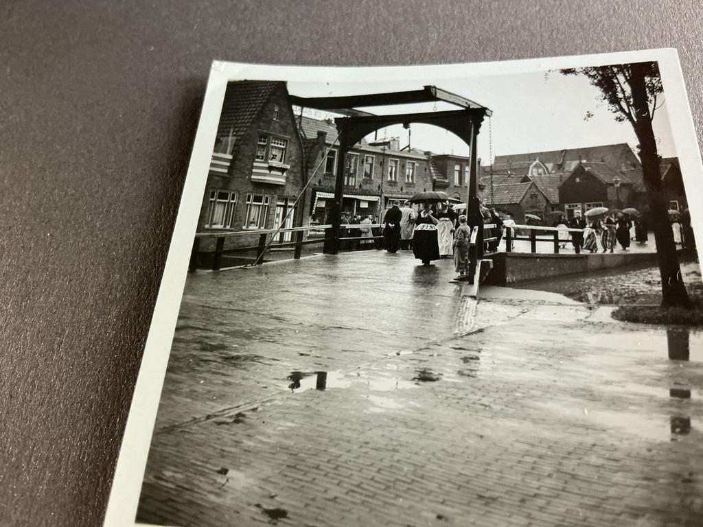 Historische foto Volendam 1952 ophaalbrug, Gebruikt, Verzenden, Foto, Gebouw