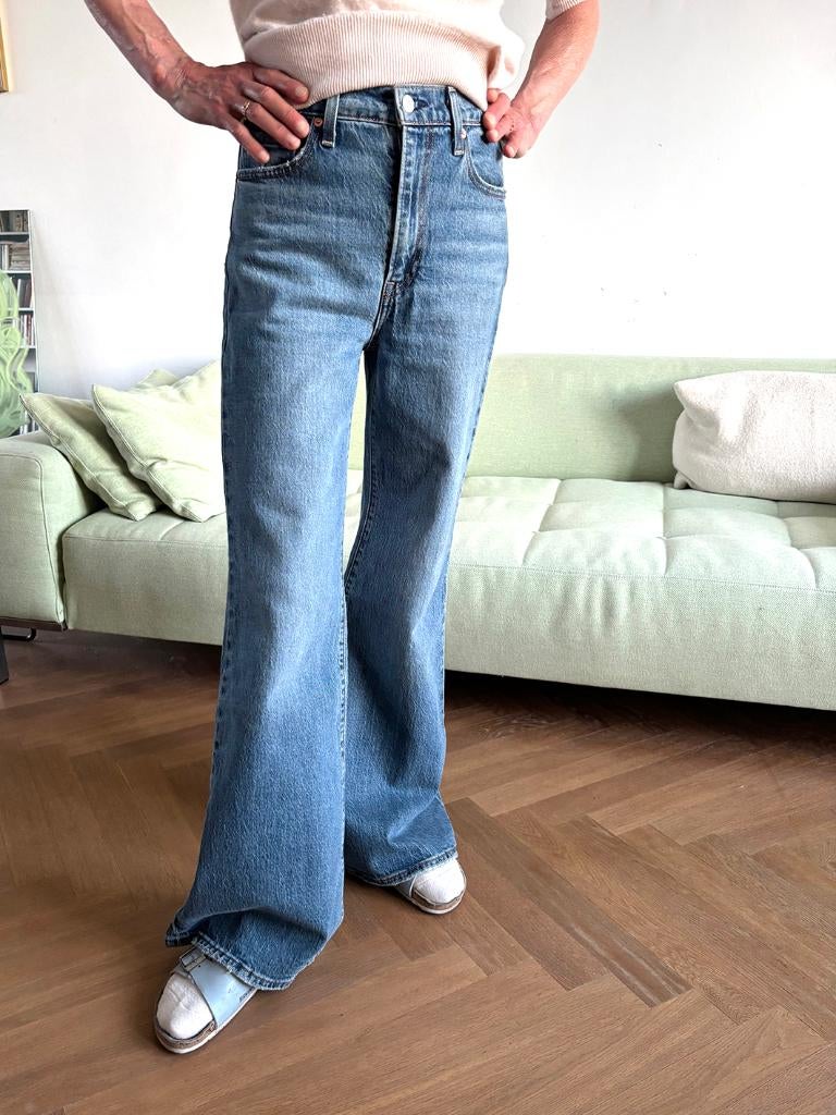 Levi’s Flare Ribcage bell, maat 26 x 32, nieuw, Blauw, Ophalen of Verzenden, Zo goed als nieuw, W27 (confectie 34) of kleiner