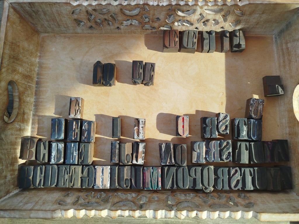 Oude houten stempels letters, Frankrijk, Chabauty Bressuire, Ophalen