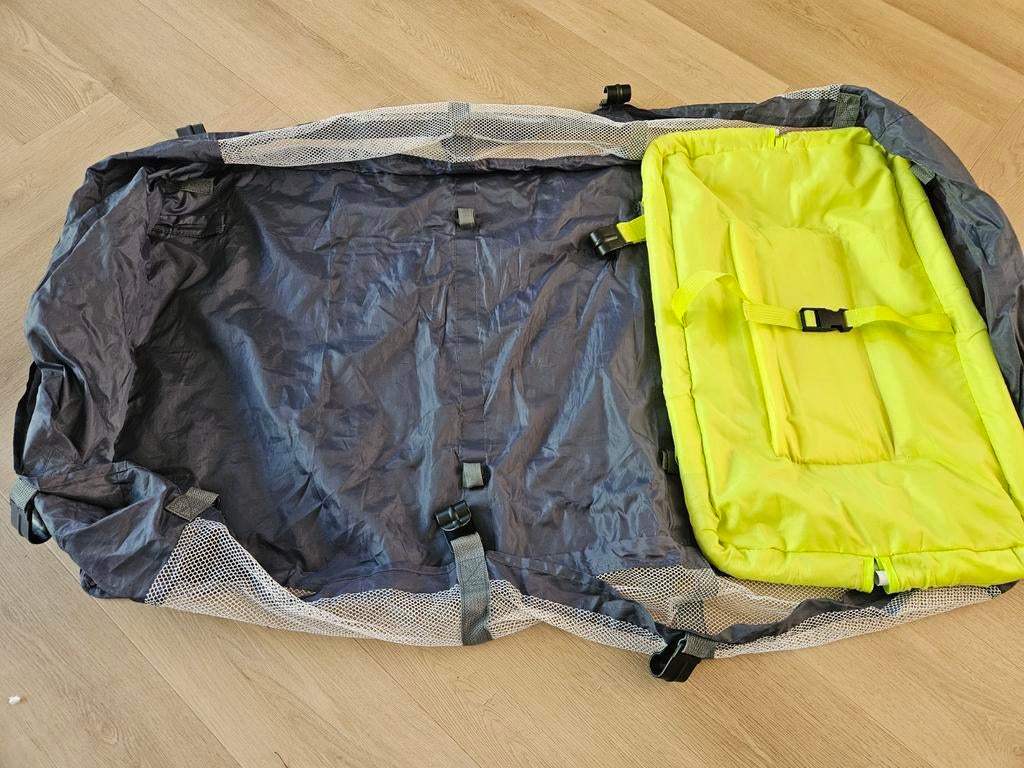 Bodemverhoger en verschoonmatje voor campingbedje, Ophalen of Verzenden