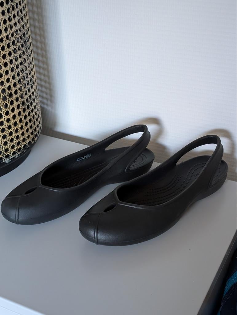 Crocs maat 40 zgan ballerina's zwart maat w 9 slippers, Ophalen of Verzenden, Zo goed als nieuw, Crocs, Instappers