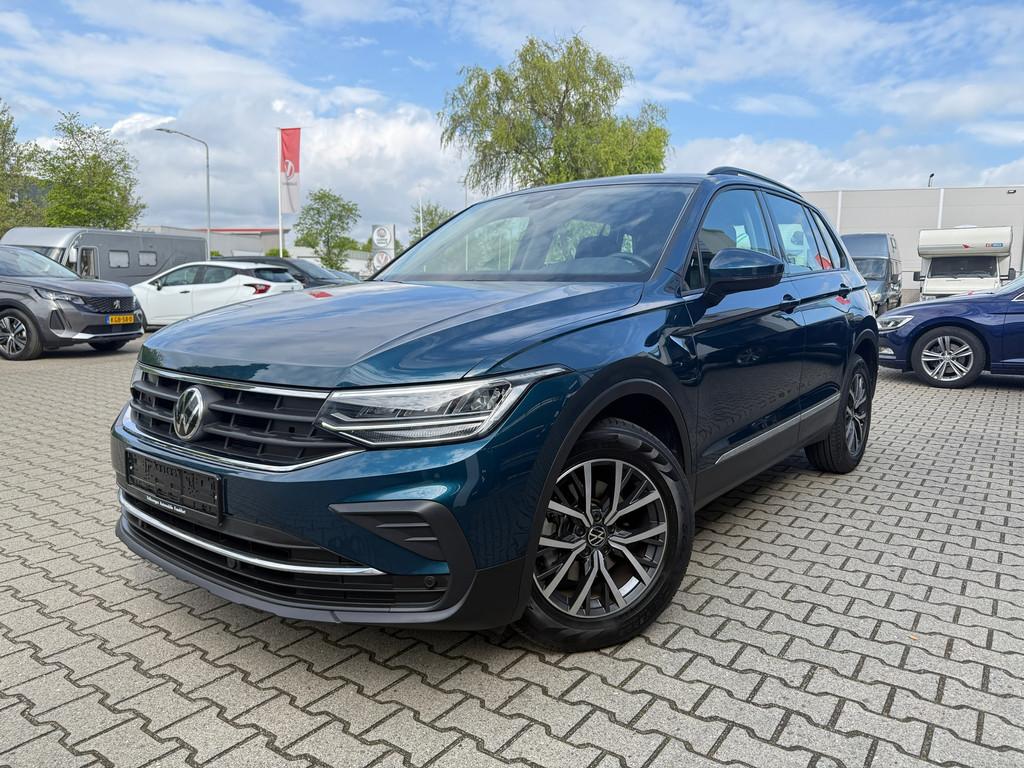 Volkswagen Tiguan 1.5 TSI Elegance Automaat (BOVAG/RIJKLAARP, Auto's, 12 maanden, Zwart, 4 cilinders, Blauw