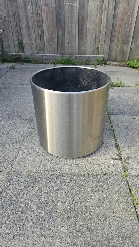 Stijlvolle RVS Bloempot/Plantenbak met Wieltjes, Tuin en Terras, Ophalen, Gebruikt, Rond, Metaal