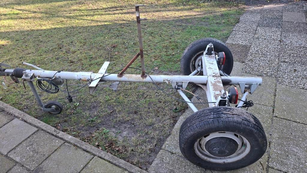 Aanhanger onderstel geremd, Ophalen