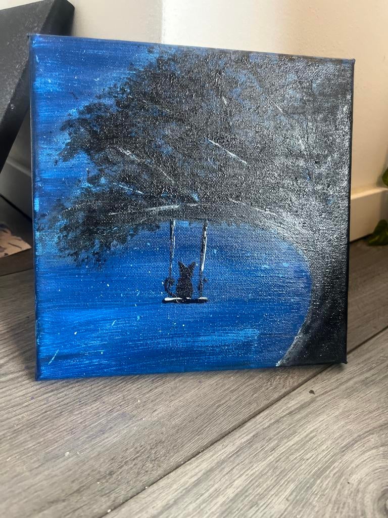 Schilderij: Kat op schommel onder boom bij nacht, Ophalen of Verzenden