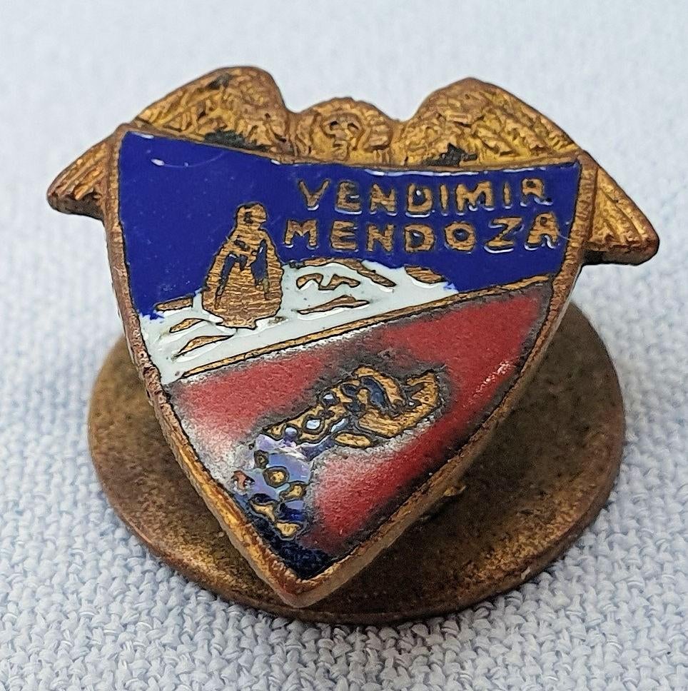 Vintage knoopspeld "Vendimia Mendoza", 50/60er jaren, Verzamelen, Speldjes, Pins en Buttons, Verzenden, Zo goed als nieuw, Overige onderwerpen