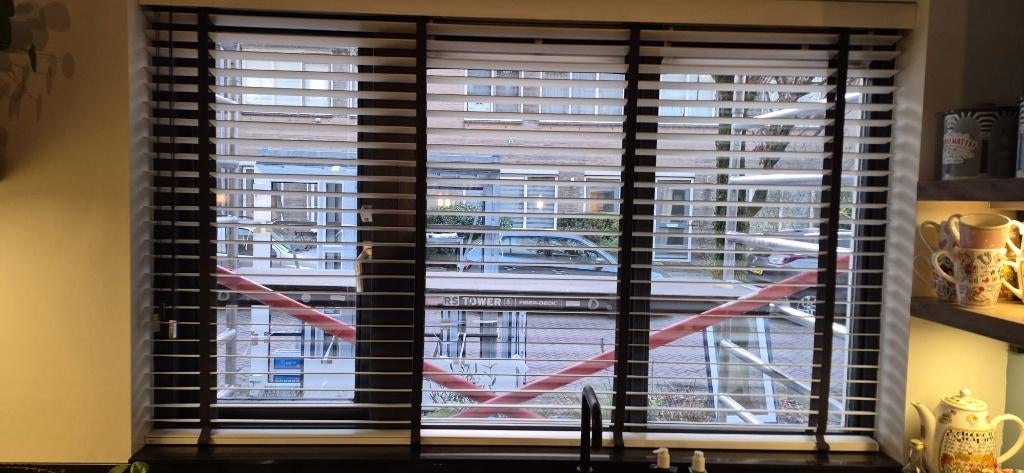 Luxaflex hout wit met antraciet kleur band, Ophalen, Gebruikt, 100 tot 150 cm, 150 tot 200 cm