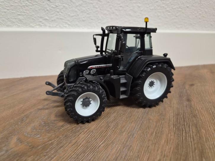 Fendt 818 Universal Hobbies 1:32 - Gelimiteerde A.u.w. Tolle, Hobby en Vrije tijd, Modelauto's | 1:32, Gebruikt, Tractor of Landbouw