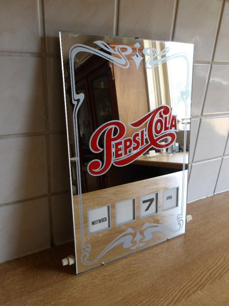 Pepsi Cola spiegel kalender Fritz Borsi, Verzamelen, Merken en Reclamevoorwerpen, Ophalen of Verzenden, Gebruikt, Reclamebord