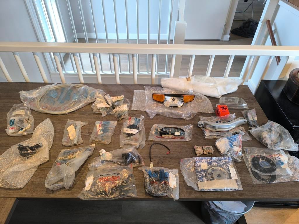 Partij NIEUWE NOS Italjet AJP onderdelen, Ophalen of Verzenden, Nieuw, Overige typen, Overige merken