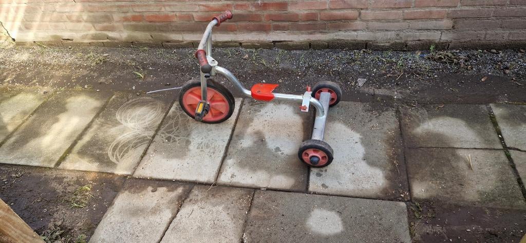 Driewieler met rode wielen, Fietsen en Brommers, Fietsen | Driewielers, Ophalen of Verzenden