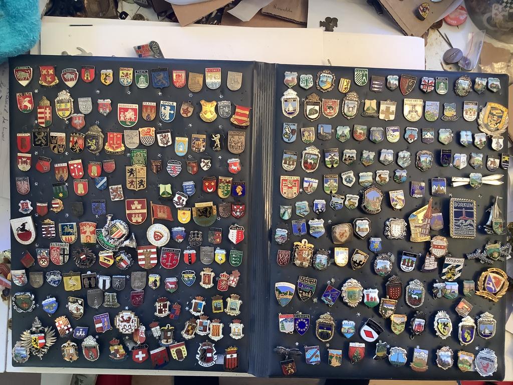 Speldjes gemeentewapens en toerisme 3, Ophalen of Verzenden, Gebruikt, Overige onderwerpen